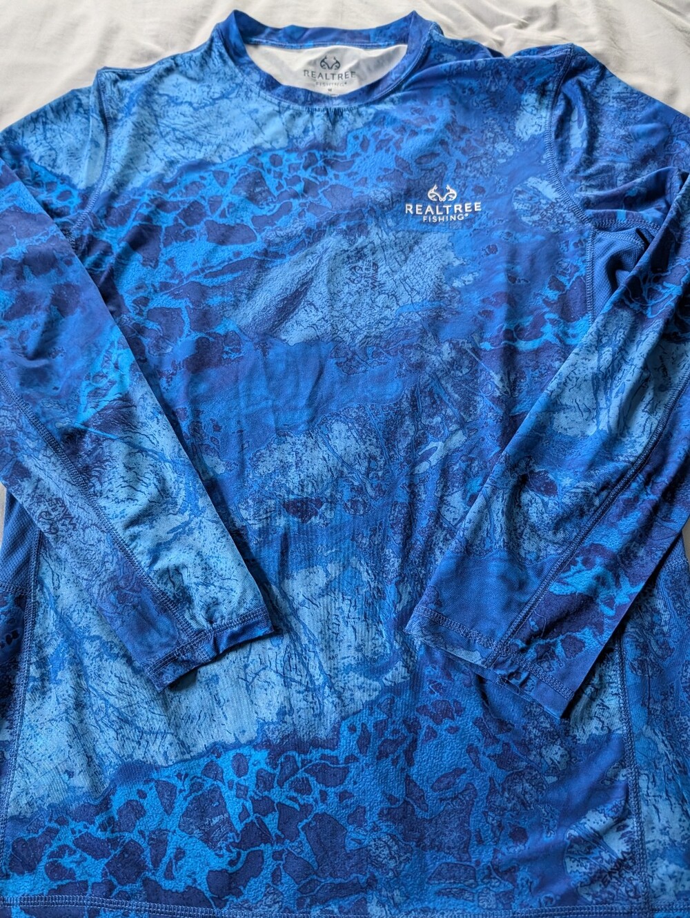 RealTree Men's Fishing Shirt. Size Medium. Long Sleeves.
